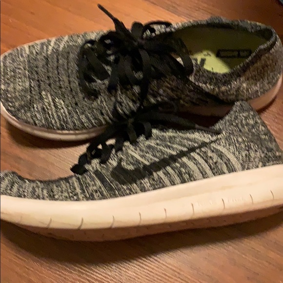 Nike - Picture 3 of 3